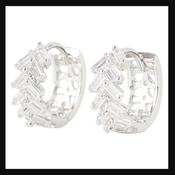 🙌 2/$55 NIP CZ Kenneth Jay Lane 4 CTTW Baguette CZ Huggie Hoops Silver $99.00 - Picture 5 of 9